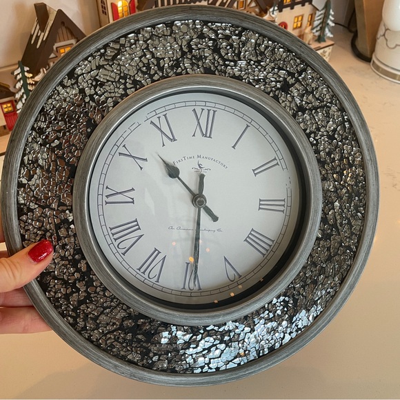 Gorgeous mirrored wall clock. Runs and looks as brand new. - Picture 2 of 5